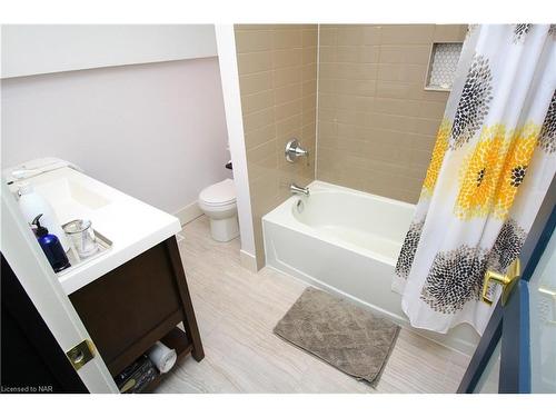 65 Albert Street, Fort Erie, ON - Indoor Photo Showing Bathroom