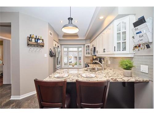 13-608 Simcoe Street, Niagara-On-The-Lake, ON - Indoor Photo Showing Kitchen With Double Sink With Upgraded Kitchen