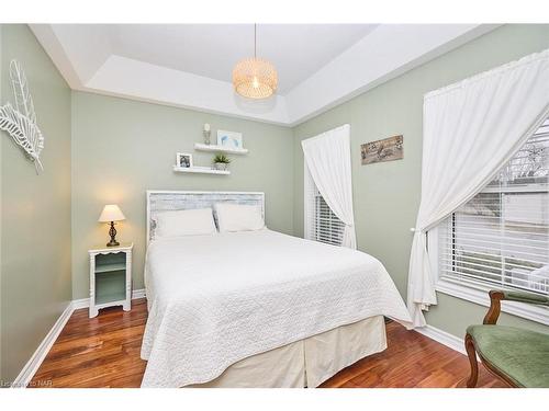 13-608 Simcoe Street, Niagara-On-The-Lake, ON - Indoor Photo Showing Bedroom