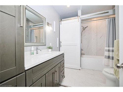 13-608 Simcoe Street, Niagara-On-The-Lake, ON - Indoor Photo Showing Bathroom