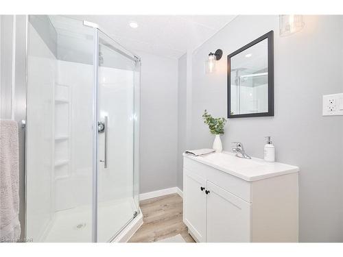13-608 Simcoe Street, Niagara-On-The-Lake, ON - Indoor Photo Showing Bathroom