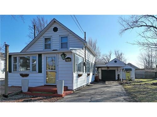 3791 Fairfield Avenue, Crystal Beach, ON - Outdoor With Facade