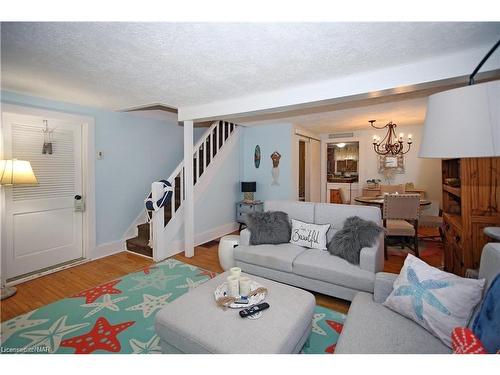 3791 Fairfield Avenue, Crystal Beach, ON - Indoor Photo Showing Living Room