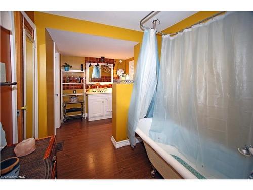 3791 Fairfield Avenue, Crystal Beach, ON - Indoor Photo Showing Bathroom