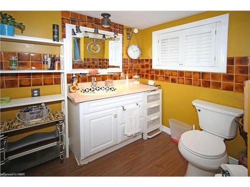 3791 Fairfield Avenue, Crystal Beach, ON - Indoor Photo Showing Bathroom