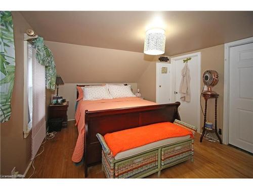 3791 Fairfield Avenue, Crystal Beach, ON - Indoor Photo Showing Bedroom