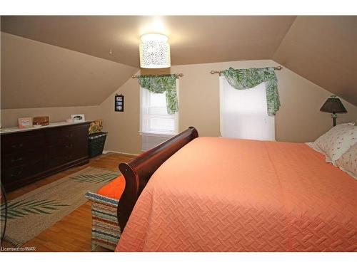 3791 Fairfield Avenue, Crystal Beach, ON - Indoor Photo Showing Bedroom