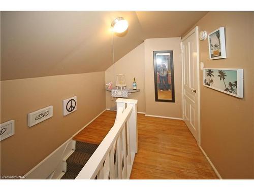 3791 Fairfield Avenue, Crystal Beach, ON - Indoor Photo Showing Other Room