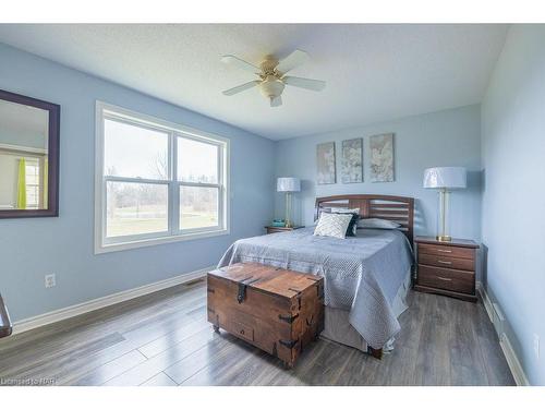 2620 Miller Avenue, Fort Erie, ON - Indoor Photo Showing Bedroom