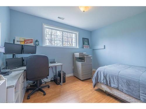 2620 Miller Avenue, Fort Erie, ON - Indoor Photo Showing Bedroom