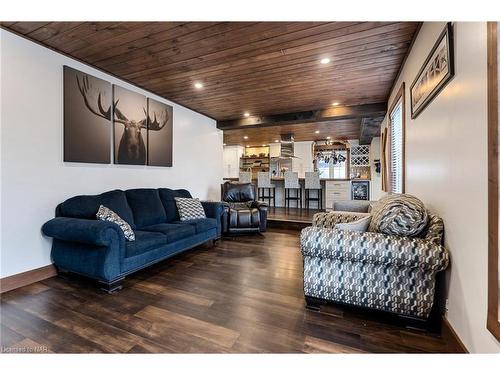 32 Glenwood Parkway, Welland, ON - Indoor Photo Showing Living Room