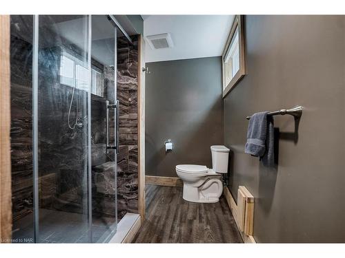 32 Glenwood Parkway, Welland, ON - Indoor Photo Showing Bathroom