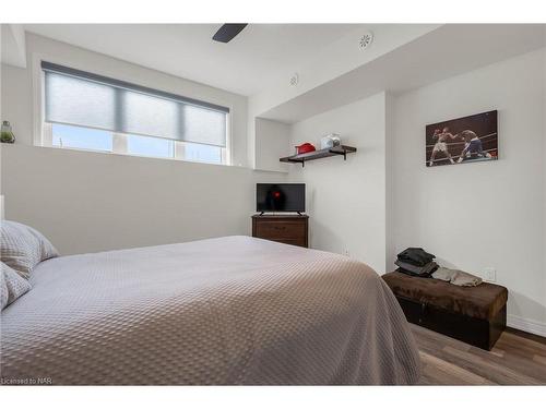 8-5012 Serena Drive Drive, Beamsville, ON - Indoor Photo Showing Bedroom