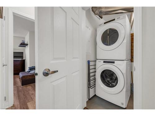 8-5012 Serena Drive Drive, Beamsville, ON - Indoor Photo Showing Laundry Room