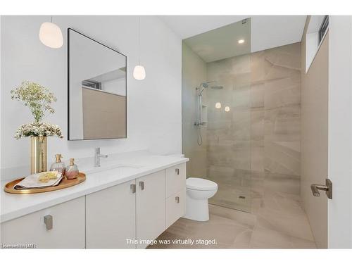 1613G Lookout Street, Fonthill, ON - Indoor Photo Showing Bathroom