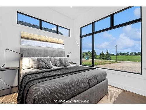 1613G Lookout Street, Fonthill, ON - Indoor Photo Showing Bedroom