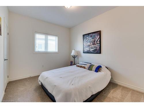 1217 Kennedy Drive, Fort Erie, ON - Indoor Photo Showing Bedroom