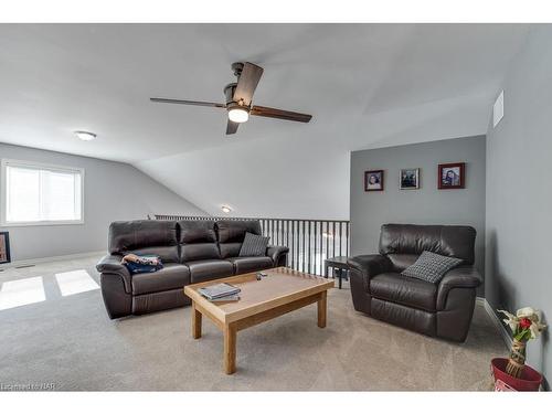 1217 Kennedy Drive, Fort Erie, ON - Indoor Photo Showing Living Room