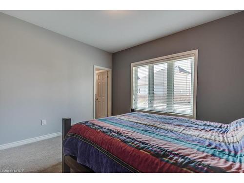1217 Kennedy Drive, Fort Erie, ON - Indoor Photo Showing Bedroom