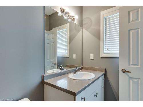 1217 Kennedy Drive, Fort Erie, ON - Indoor Photo Showing Bathroom