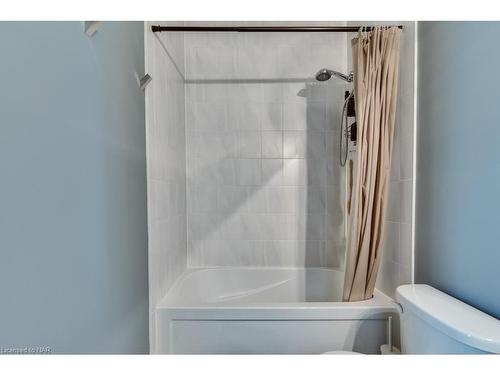 1217 Kennedy Drive, Fort Erie, ON - Indoor Photo Showing Bathroom