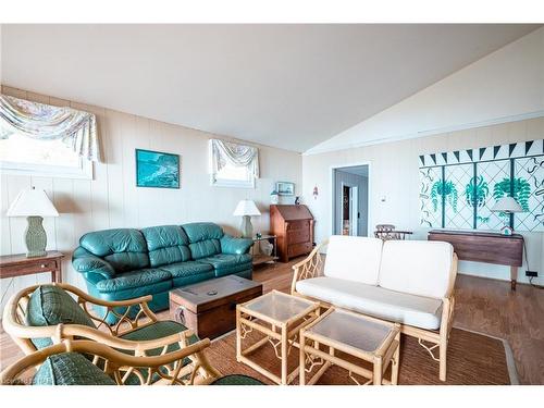 1995 Macdonald Drive, Fort Erie, ON - Indoor Photo Showing Living Room