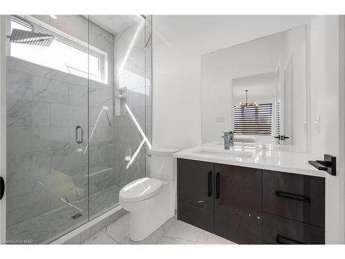 45 Classic Avenue, Welland, ON - Indoor Photo Showing Bathroom
