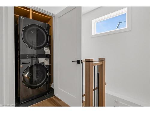 45 Classic Avenue, Welland, ON - Indoor Photo Showing Laundry Room