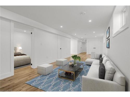 45 Classic Avenue, Welland, ON - Indoor Photo Showing Living Room