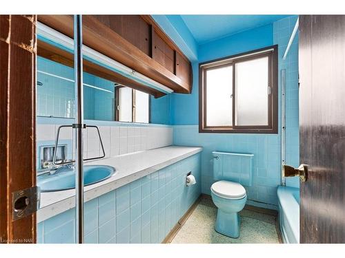 6013 Mayfair Drive, Niagara Falls, ON - Indoor Photo Showing Bathroom