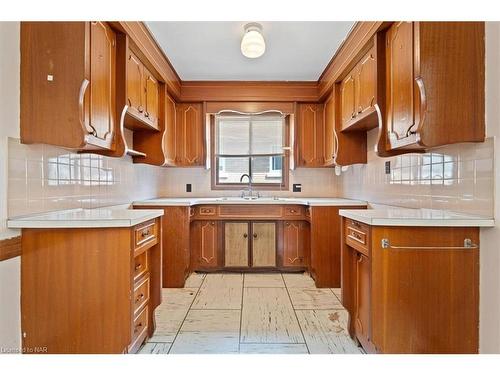 6013 Mayfair Drive, Niagara Falls, ON - Indoor Photo Showing Kitchen