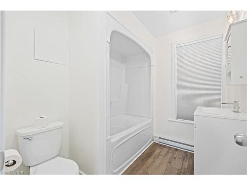 185-187 Niagara Boulevard, Fort Erie, ON - Indoor Photo Showing Bathroom