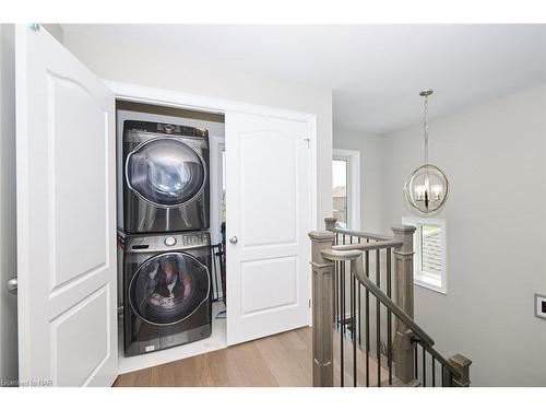146 Lametti Drive, Fonthill, ON - Indoor Photo Showing Laundry Room