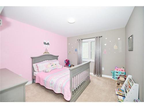 146 Lametti Drive, Fonthill, ON - Indoor Photo Showing Bedroom