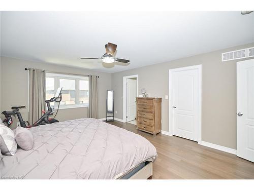 146 Lametti Drive, Fonthill, ON - Indoor Photo Showing Bedroom