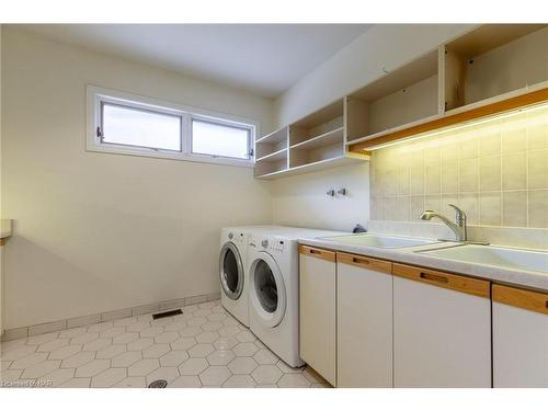 6811 Carmella Place, Niagara Falls, ON - Indoor Photo Showing Laundry Room