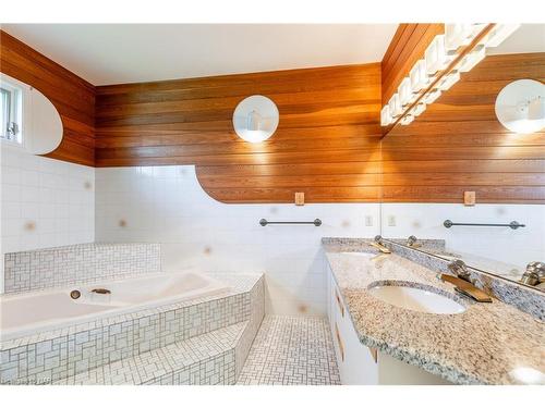 6811 Carmella Place, Niagara Falls, ON - Indoor Photo Showing Bathroom