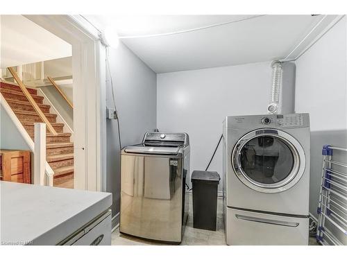 18 Garrison Village Drive, Niagara-On-The-Lake, ON - Indoor Photo Showing Laundry Room