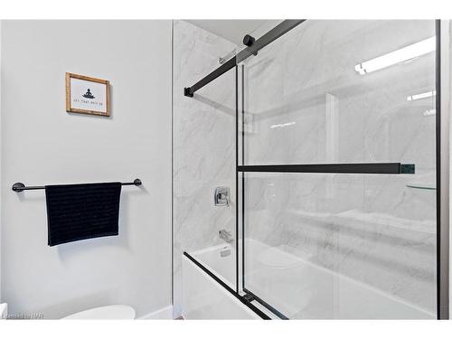 204-1440 Pelham Street, Pelham, ON - Indoor Photo Showing Bathroom