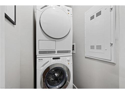 204-1440 Pelham Street, Pelham, ON - Indoor Photo Showing Laundry Room
