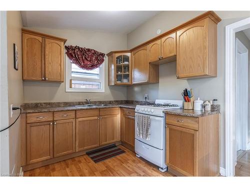 49 Conway Place, Crystal Beach, ON - Indoor Photo Showing Kitchen With Double Sink