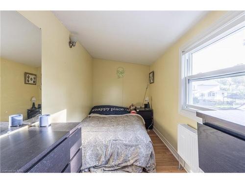 49 Conway Place, Crystal Beach, ON - Indoor Photo Showing Bedroom