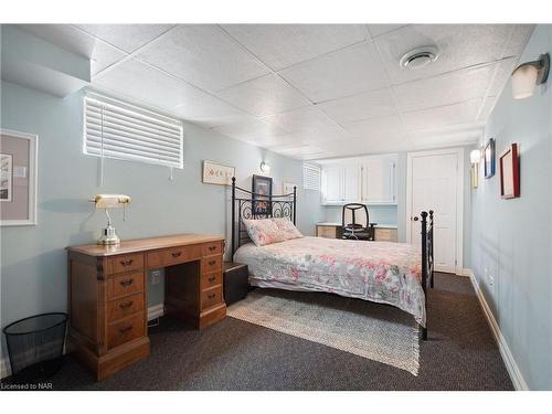 269 Sugarloaf Street, Port Colborne, ON - Indoor Photo Showing Bedroom