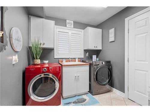 279 Lakeshore Road West Road, Port Colborne, ON - Indoor Photo Showing Laundry Room