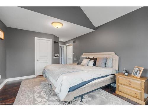 279 Lakeshore Road West Road, Port Colborne, ON - Indoor Photo Showing Bedroom