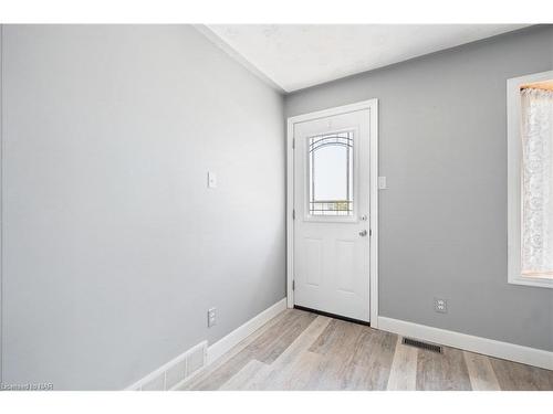 1 Phyllis Street, Fort Erie, ON - Indoor Photo Showing Other Room