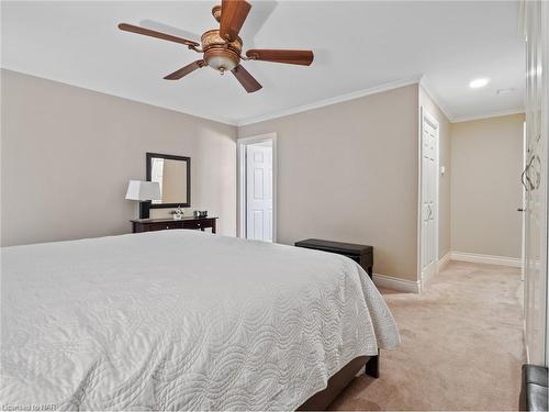 1121 Pettit Road, Fort Erie, ON - Indoor Photo Showing Bedroom