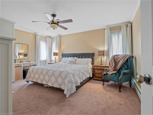 1121 Pettit Road, Fort Erie, ON - Indoor Photo Showing Bedroom