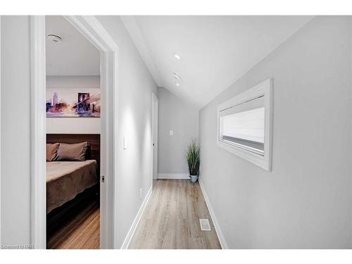 4607 Armoury Street, Niagara Falls, ON - Indoor Photo Showing Other Room