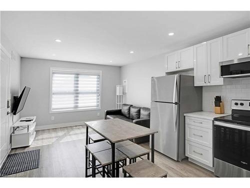 4607 Armoury Street, Niagara Falls, ON - Indoor Photo Showing Kitchen